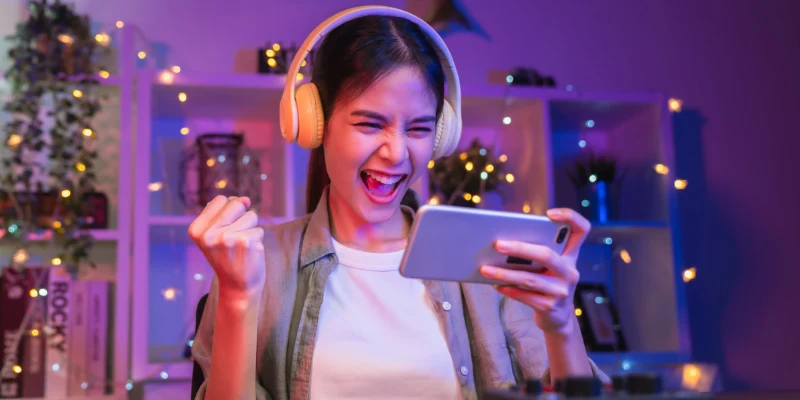 Online Card Games on Mobile Devices